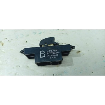 MANDO ELEVALUNAS TRASERO DERECHO MR587944  - miniatura 2