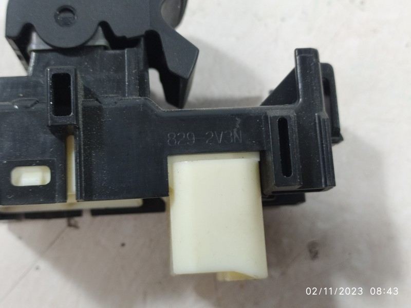 MANDO ELEVALUNAS TRASERO IZQUIERDO 8292V3N  - imagen 2