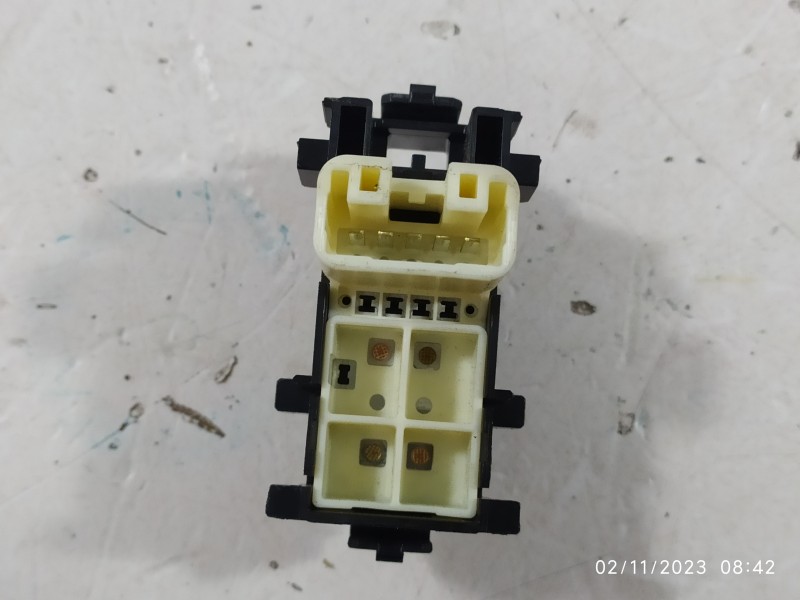 MANDO ELEVALUNAS TRASERO IZQUIERDO 8292V3N  - imagen 3