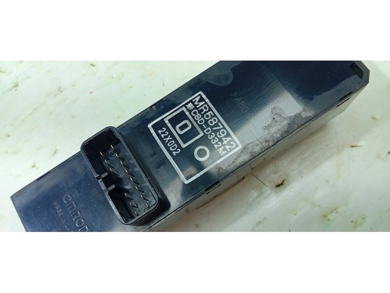 MANDO ELEVALUNAS DELANTERO IZQUIERDO MR587942  - imagen 2