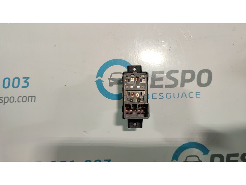 MANDO ELEVALUNAS TRASERO DERECHO 202006279  - imagen 3