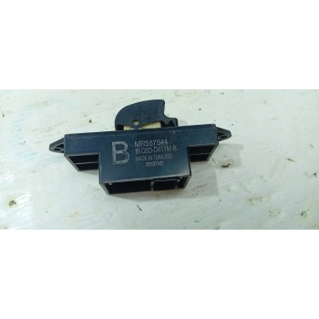 MANDO ELEVALUNAS TRASERO IZQUIERDO MR587944  - miniatura 2