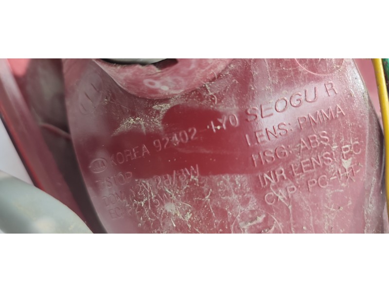 PILOTO TRASERO DERECHO 924021Y0  - imagen 2