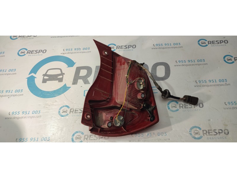 PILOTO TRASERO DERECHO 924021Y0  - imagen 3