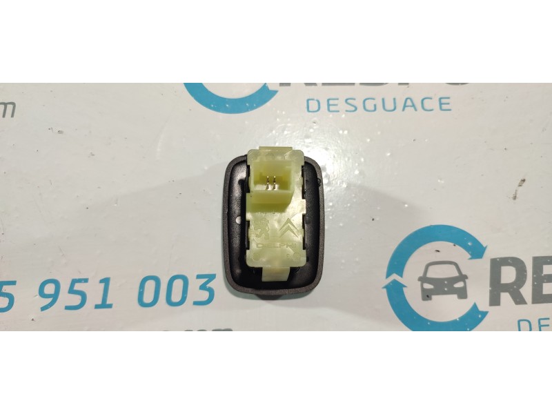 MANDO ELEVALUNAS TRASERO DERECHO 98026412ZD  - imagen 2