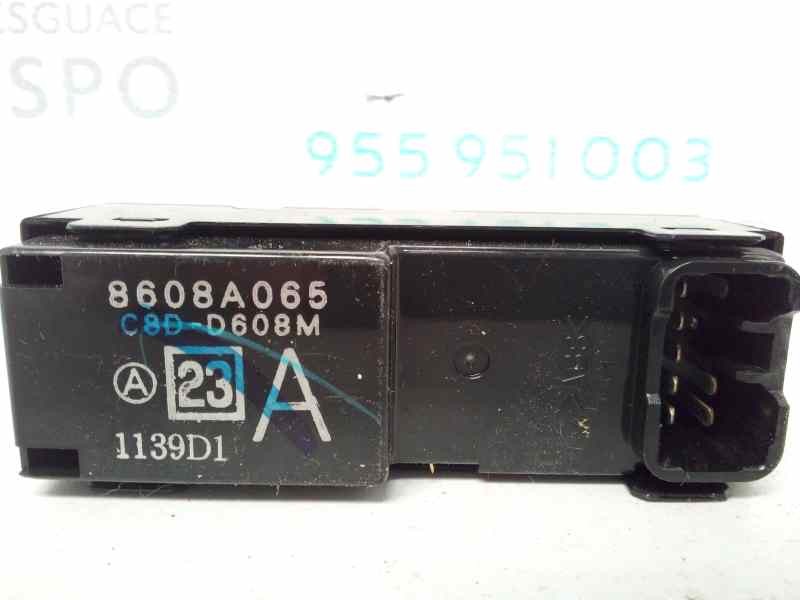 MANDO ELEVALUNAS DELANTERO DERECHO 8608A065  - imagen 2