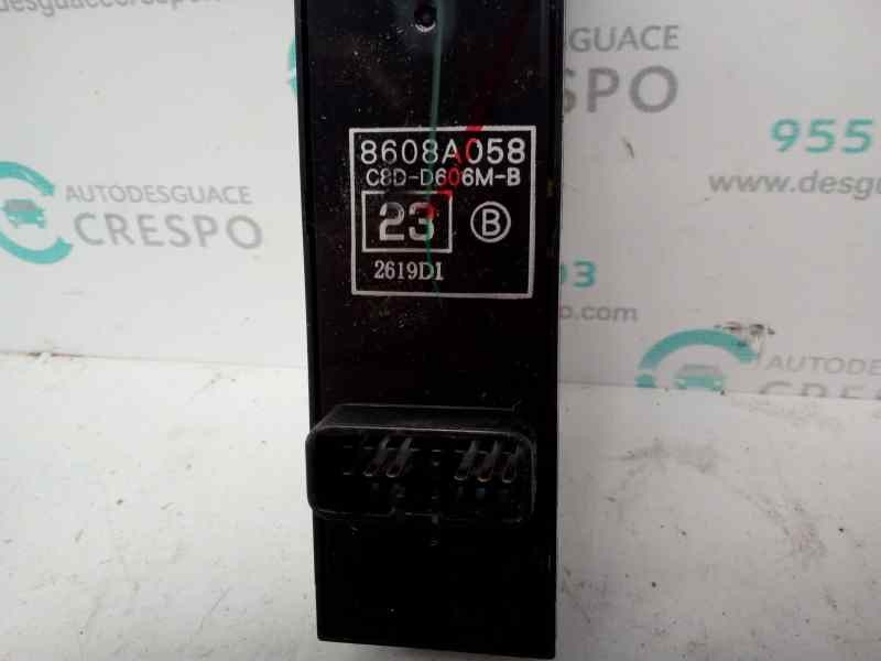 MANDO ELEVALUNAS DELANTERO IZQUIERDO 8608A058  - imagen 2