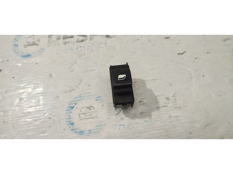 MANDO ELEVALUNAS DELANTERO DERECHO 96749628ZD  - imagen 1