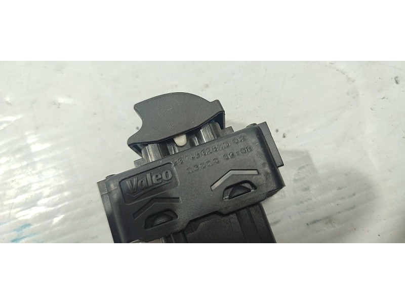 MANDO ELEVALUNAS DELANTERO DERECHO 96749628ZD  - imagen 2