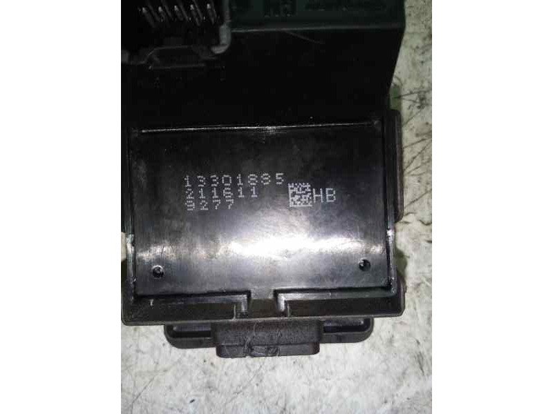 MANDO ELEVALUNAS DELANTERO DERECHO 13301885  - imagen 3