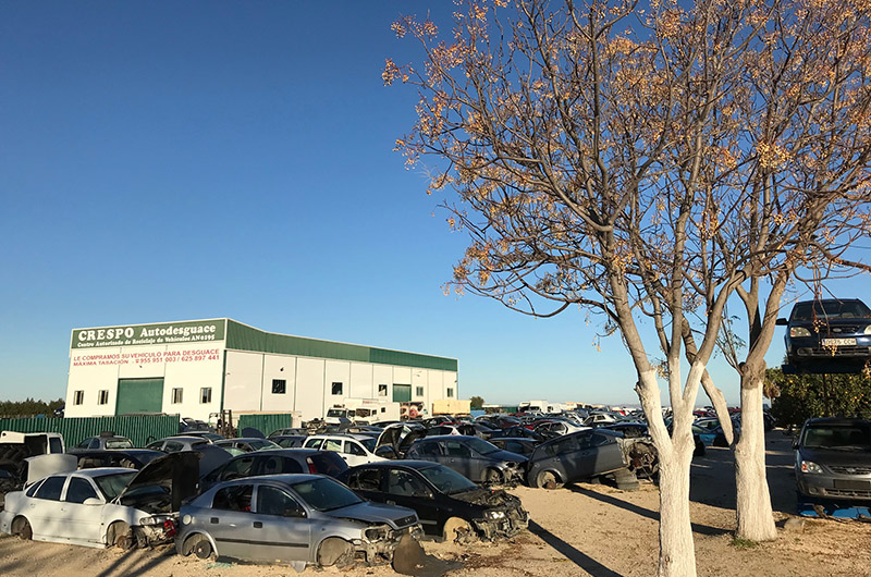 Zona de recambios de coche usados en Desguace Crespo